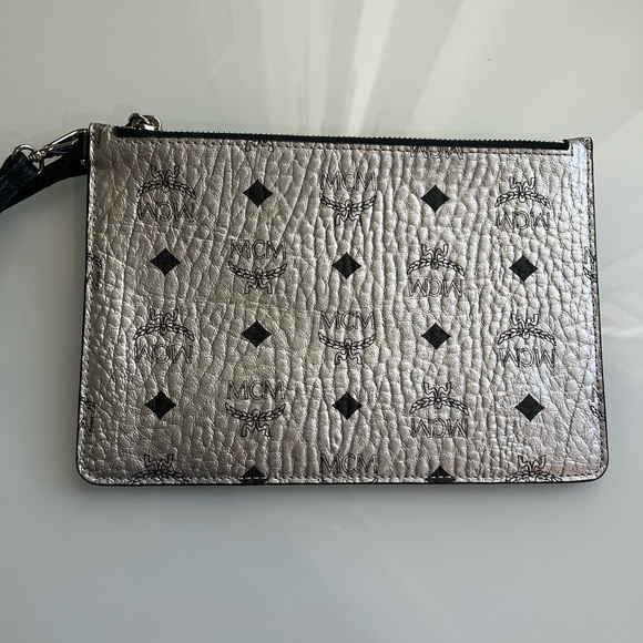 MCM SILVER GRAY WRIST POUCH - Picture 10 of 10